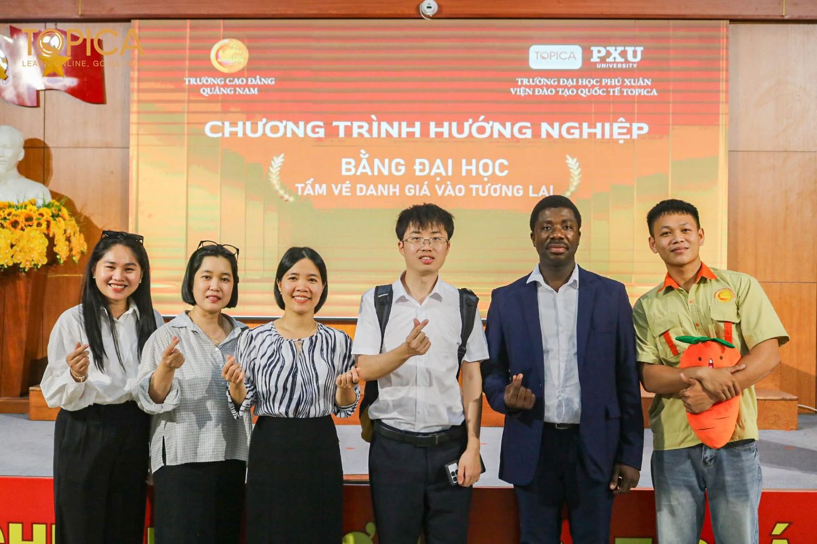 Dr. David Asare with students in Da Nang - Image 2