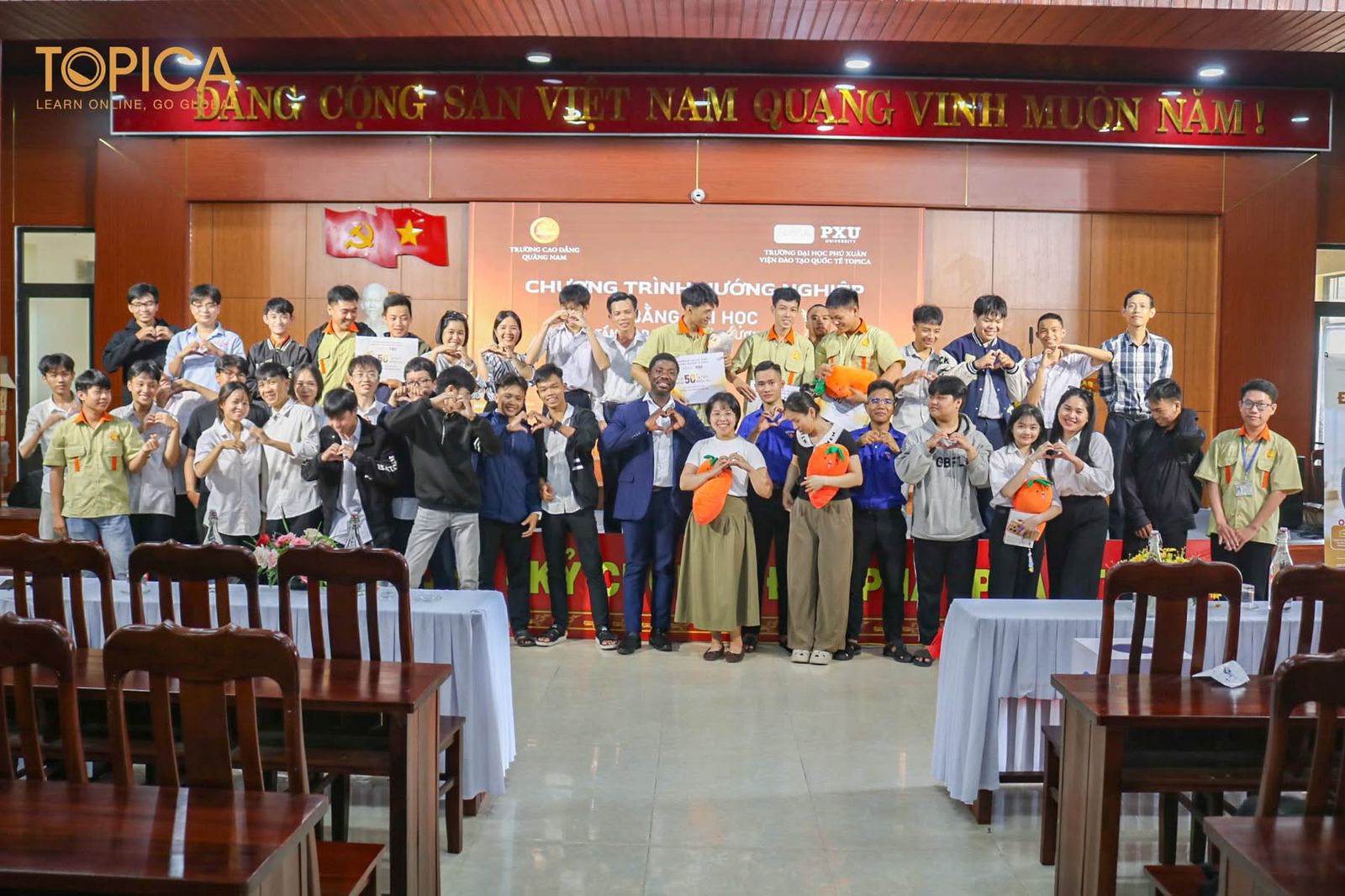 Dr. David Asare with students in Da Nang - Image 7